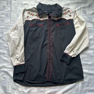 MGW Apparel Vintage Western Clasp Closure Embroidered Chilli Print Top